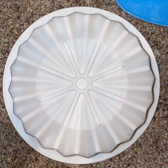 Lot of 4 Silicone Baking Molds Cake Cupcakes EUC - Picture 5 of 5